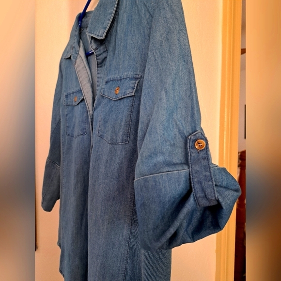 Notions Blue Chambray Denim Button-Up Shirt Adjustable Sleeve Tabs Sz Med. NWOT - Picture 7 of 10